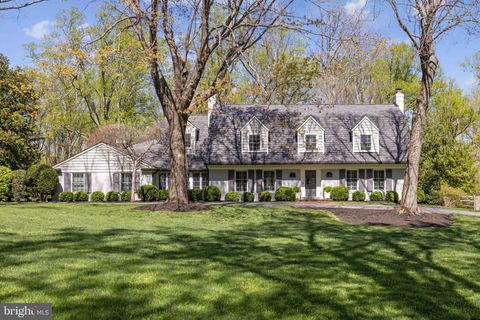 Photo of 10901 Burbank Drive, POTOMAC, MD 20854 (MLS # MDMC2174462)