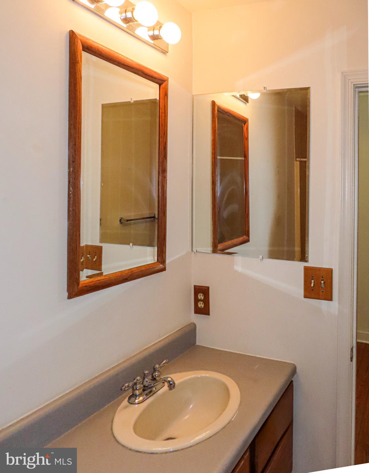 LAKE WILDERNESS - Residential Lease