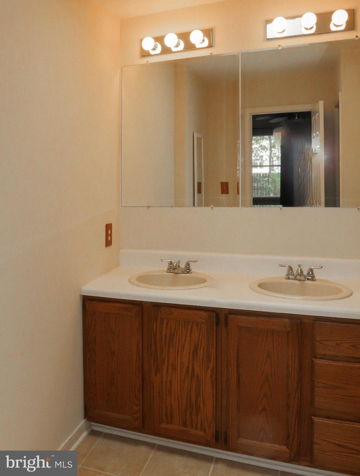 LAKE WILDERNESS - Residential Lease