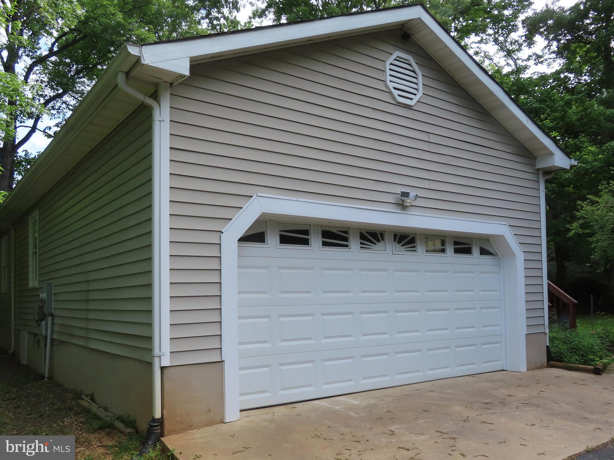 LAKE WILDERNESS - Residential Lease