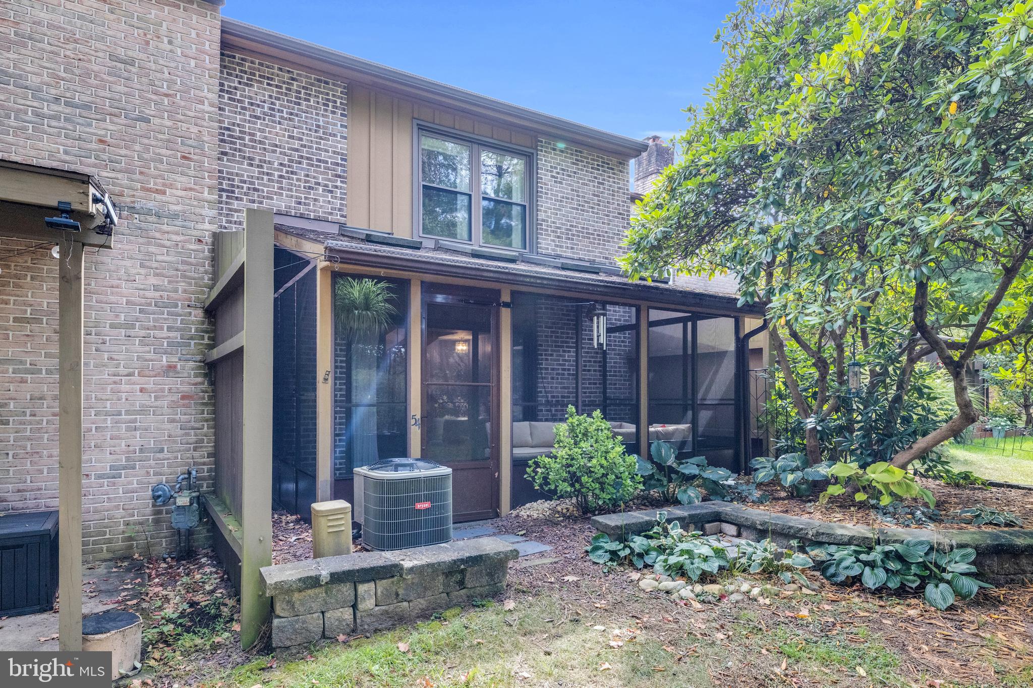 FLYING HILLS - Residential