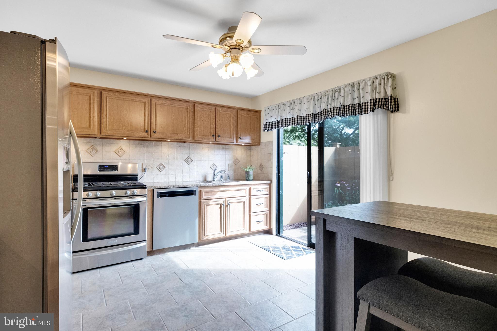 FLYING HILLS - Residential