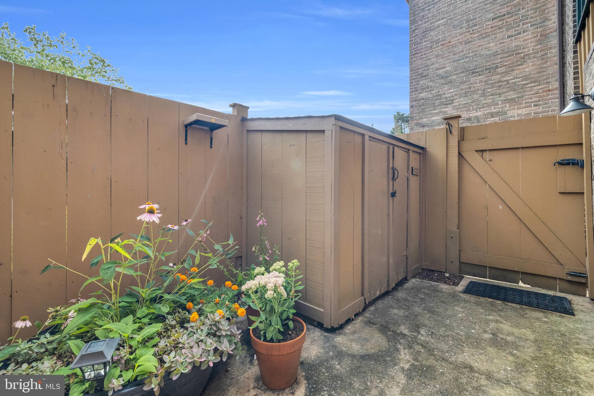 FLYING HILLS - Residential