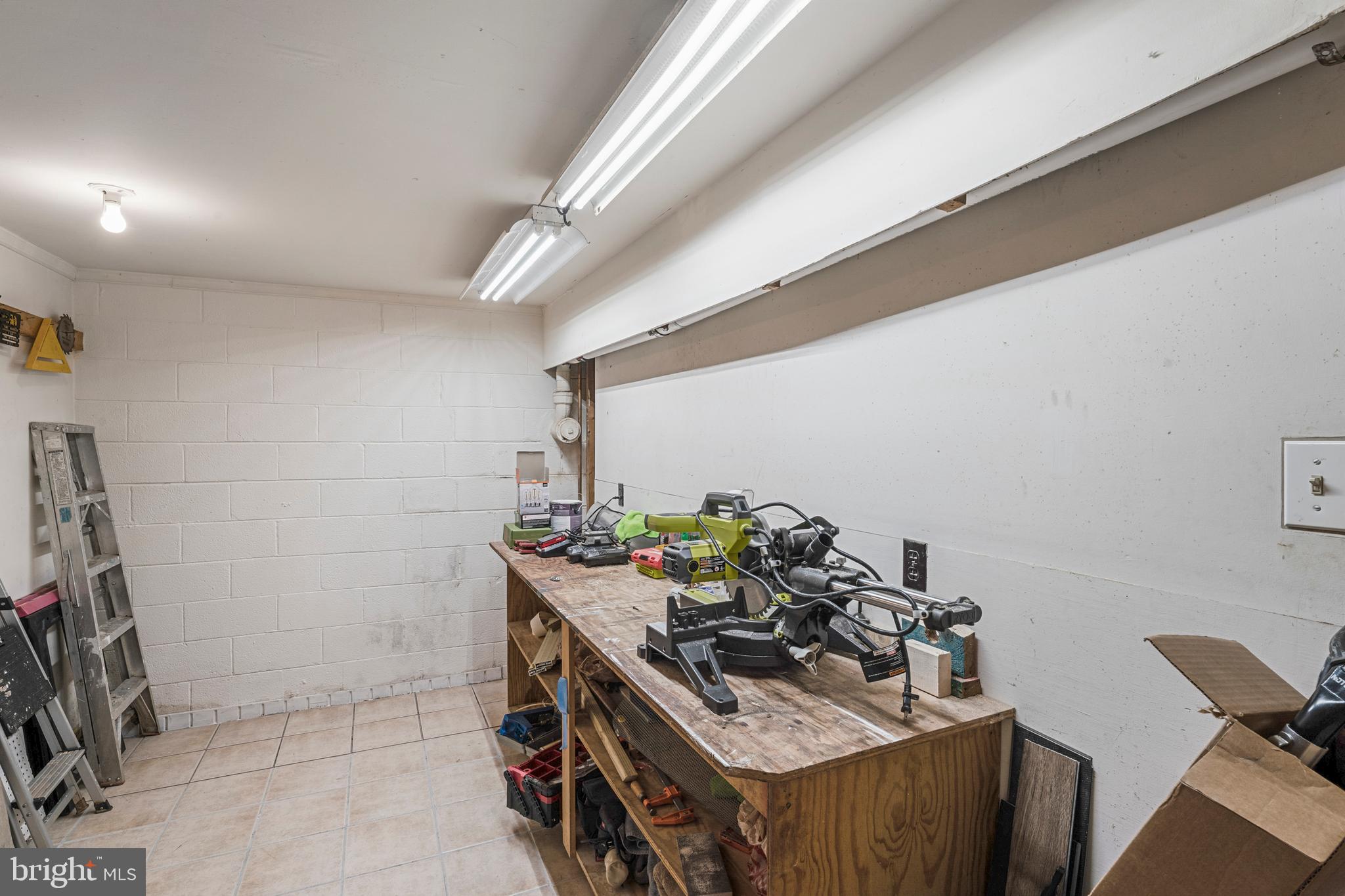 LAKE JACKSON - Residential