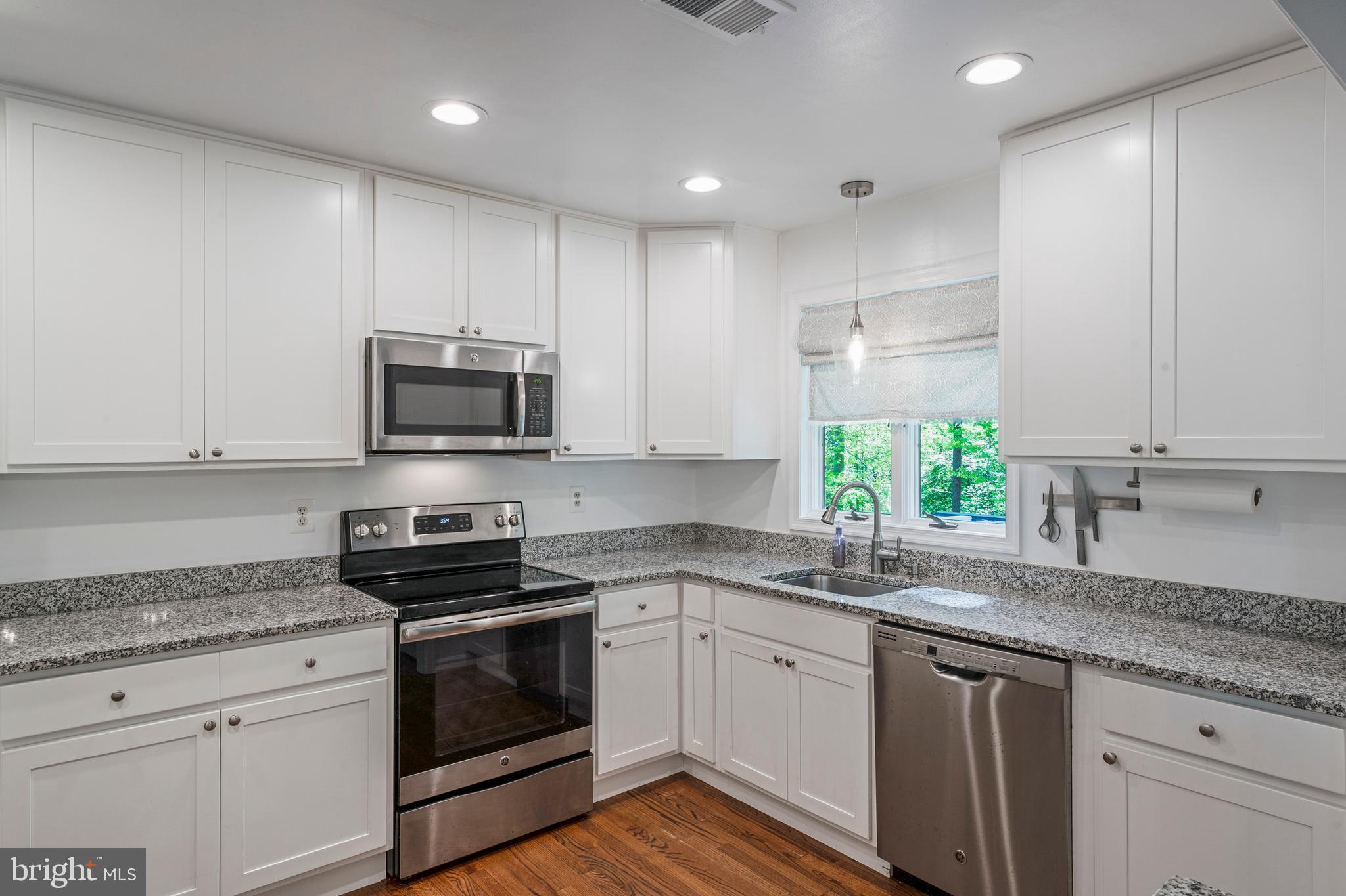 LAKE JACKSON - Residential