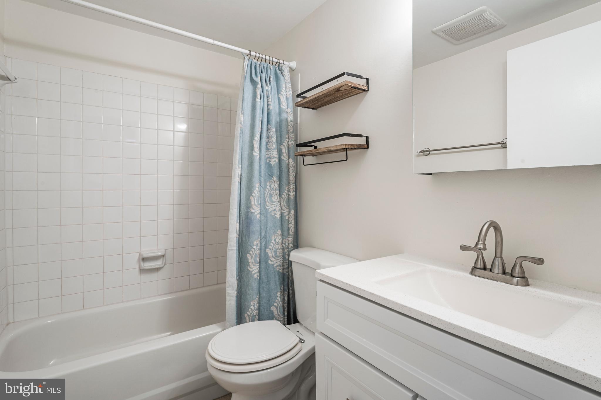 LAKE JACKSON - Residential