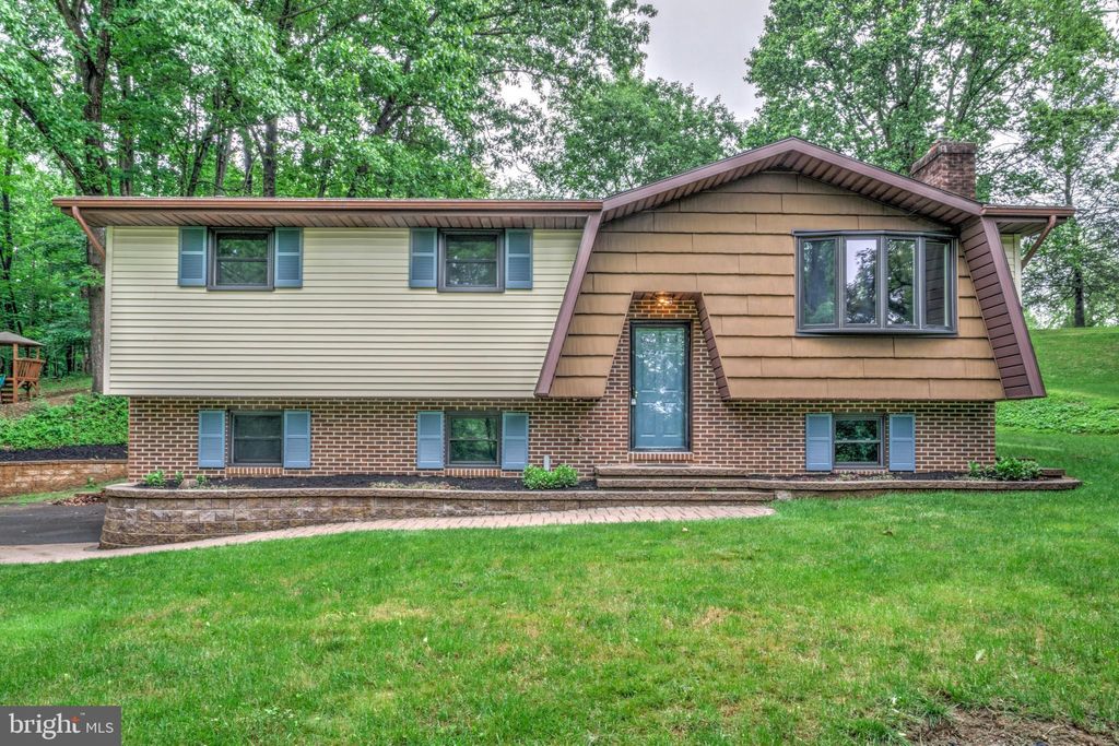 Photo of 56 Clearview Road, WILLOW STREET, PA 17584 (MLS # PALA2070560)