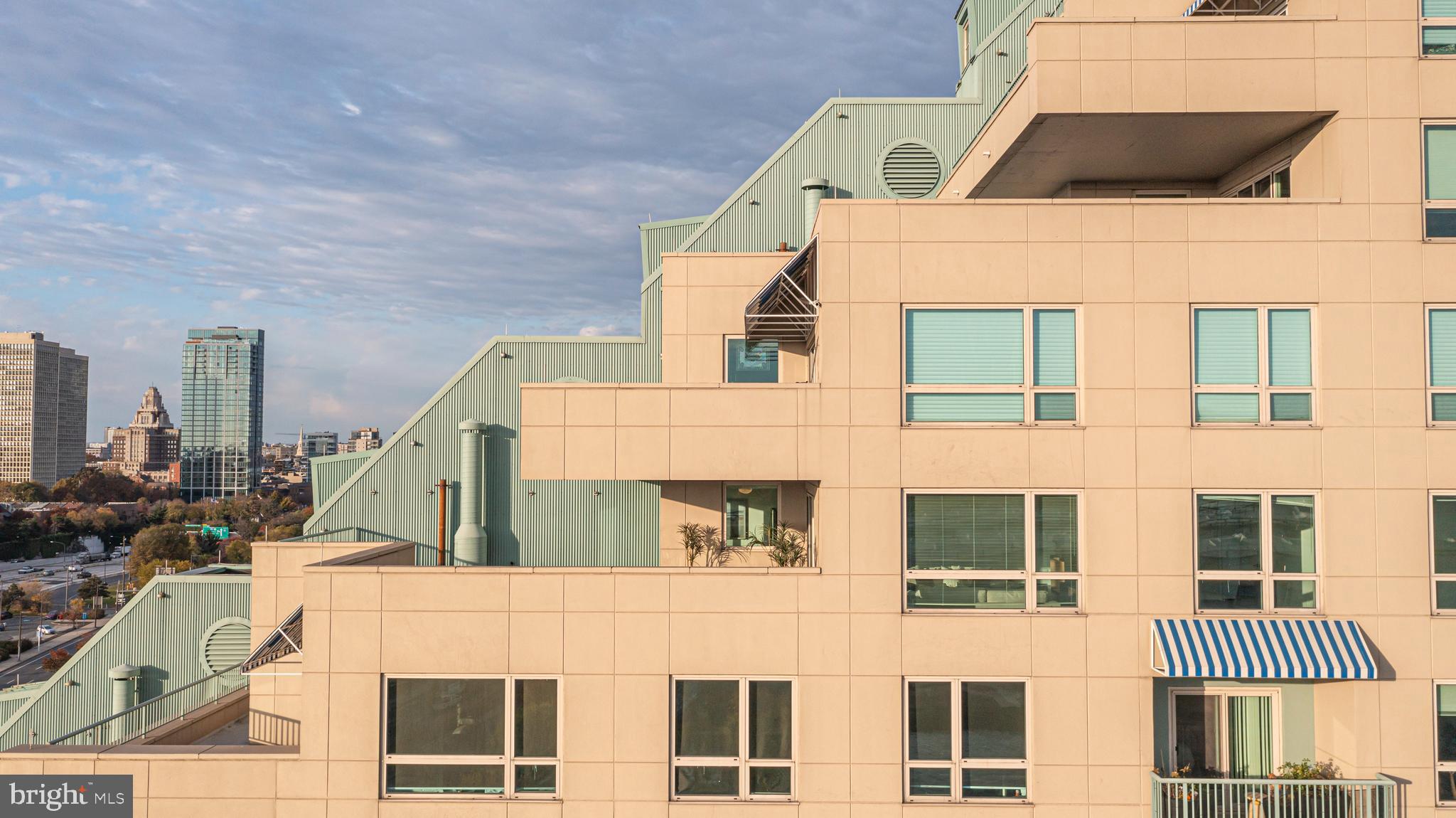 DOCKSIDE CONDOMINIUM - Residential