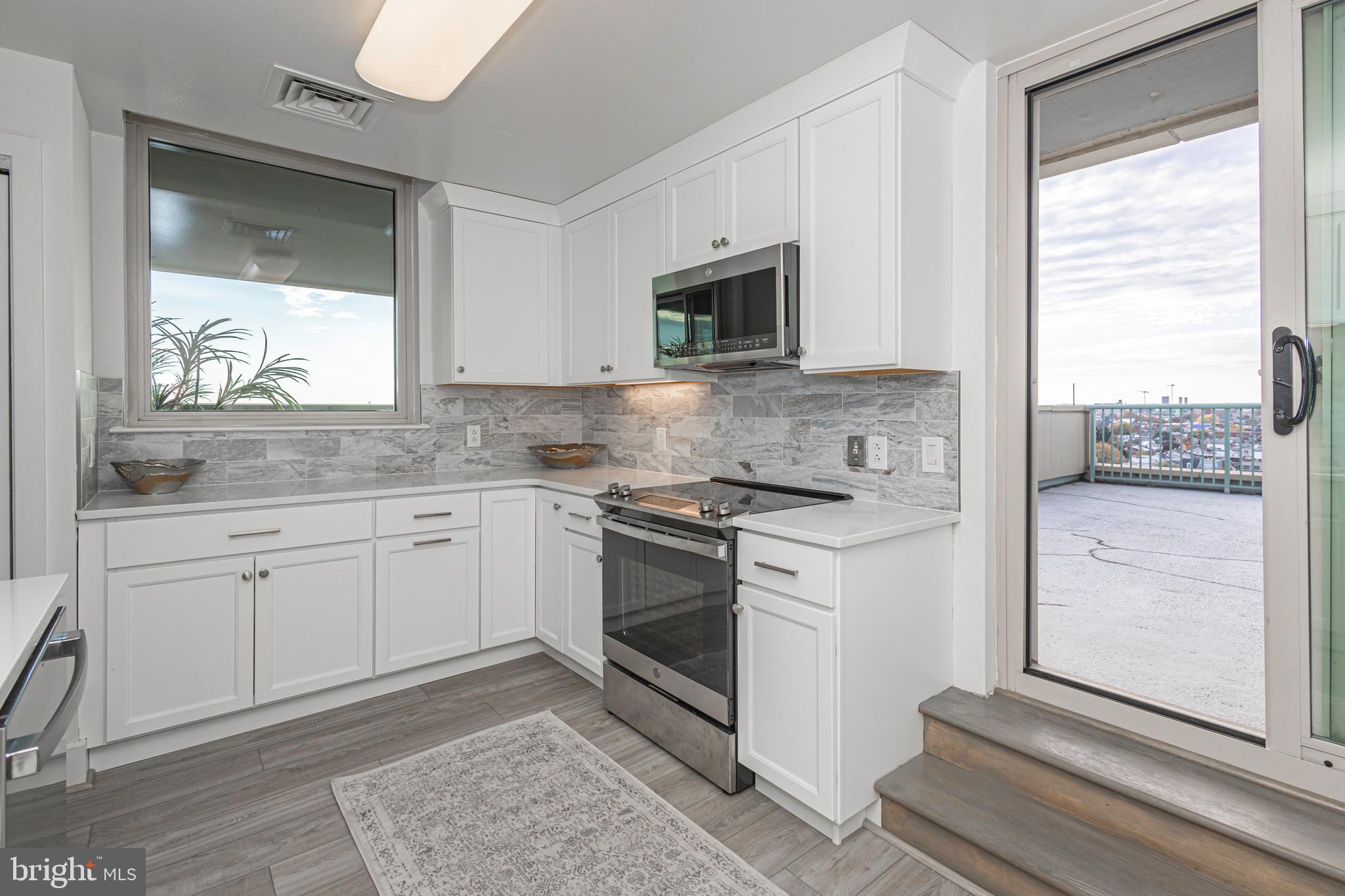 DOCKSIDE CONDOMINIUM - Residential