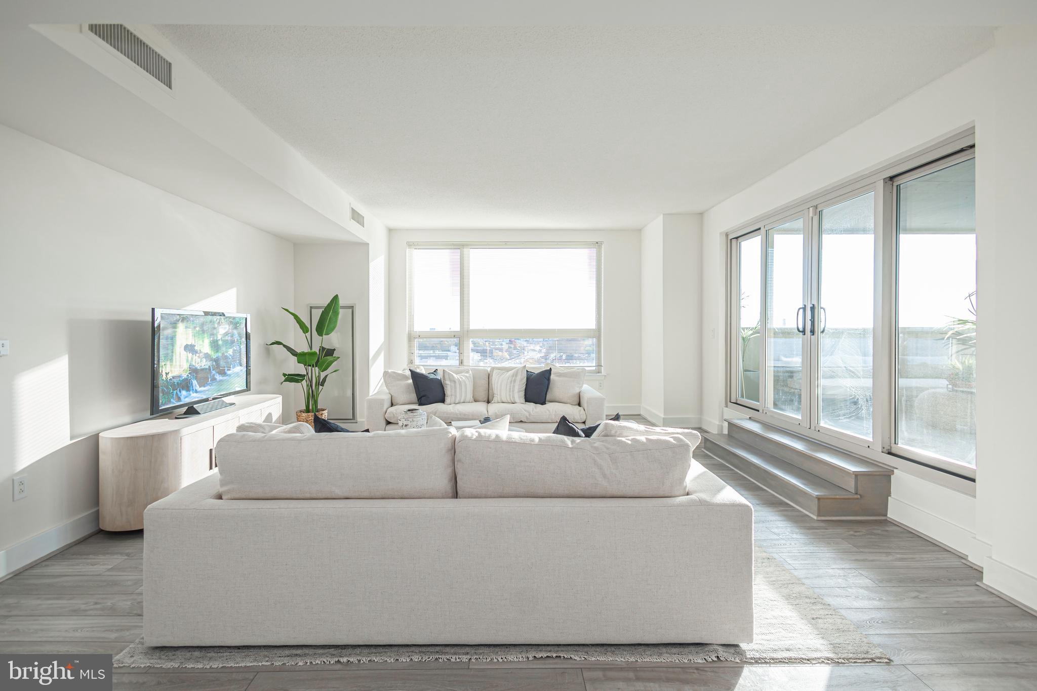 DOCKSIDE CONDOMINIUM - Residential