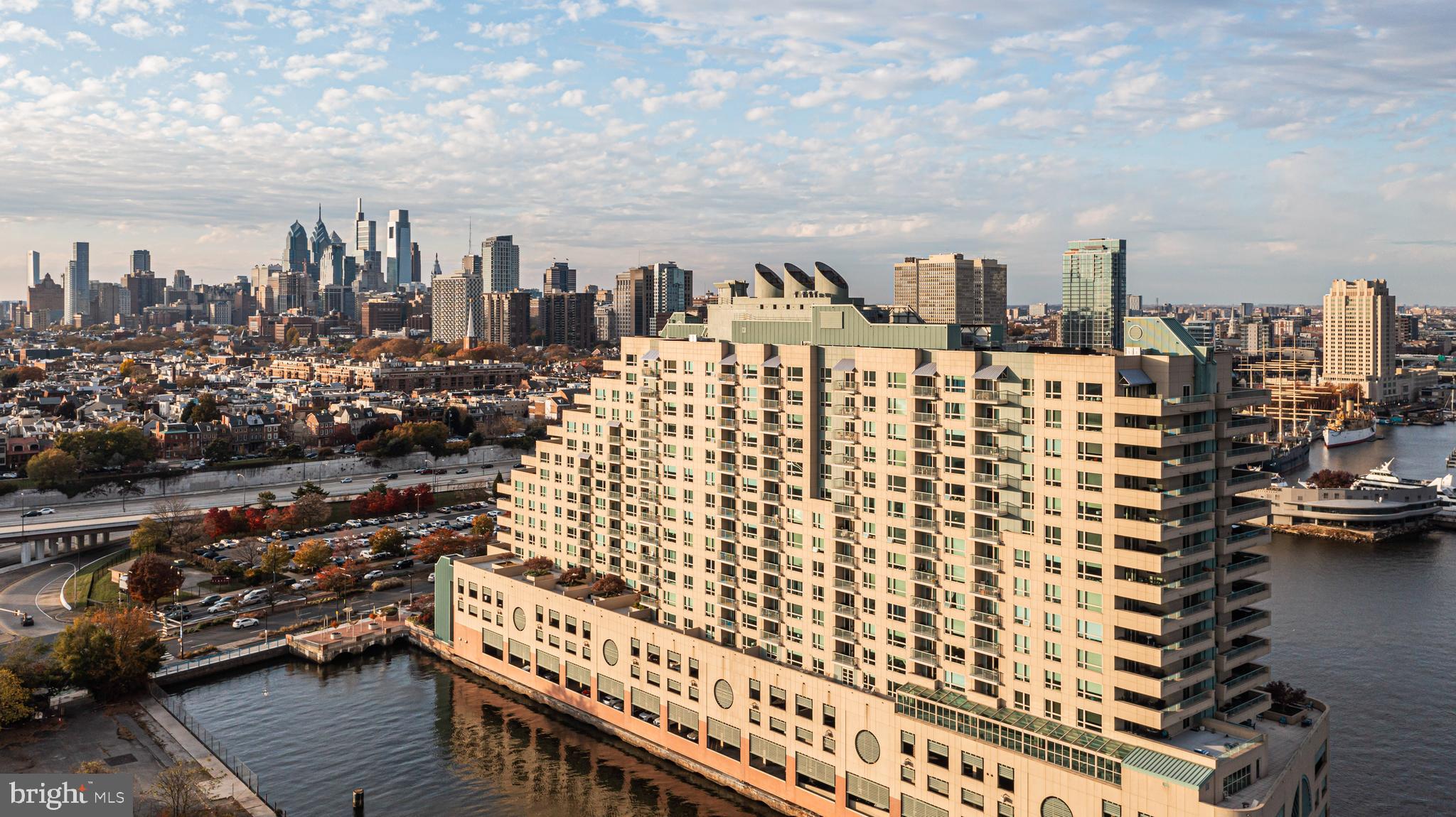 DOCKSIDE CONDOMINIUM - Residential