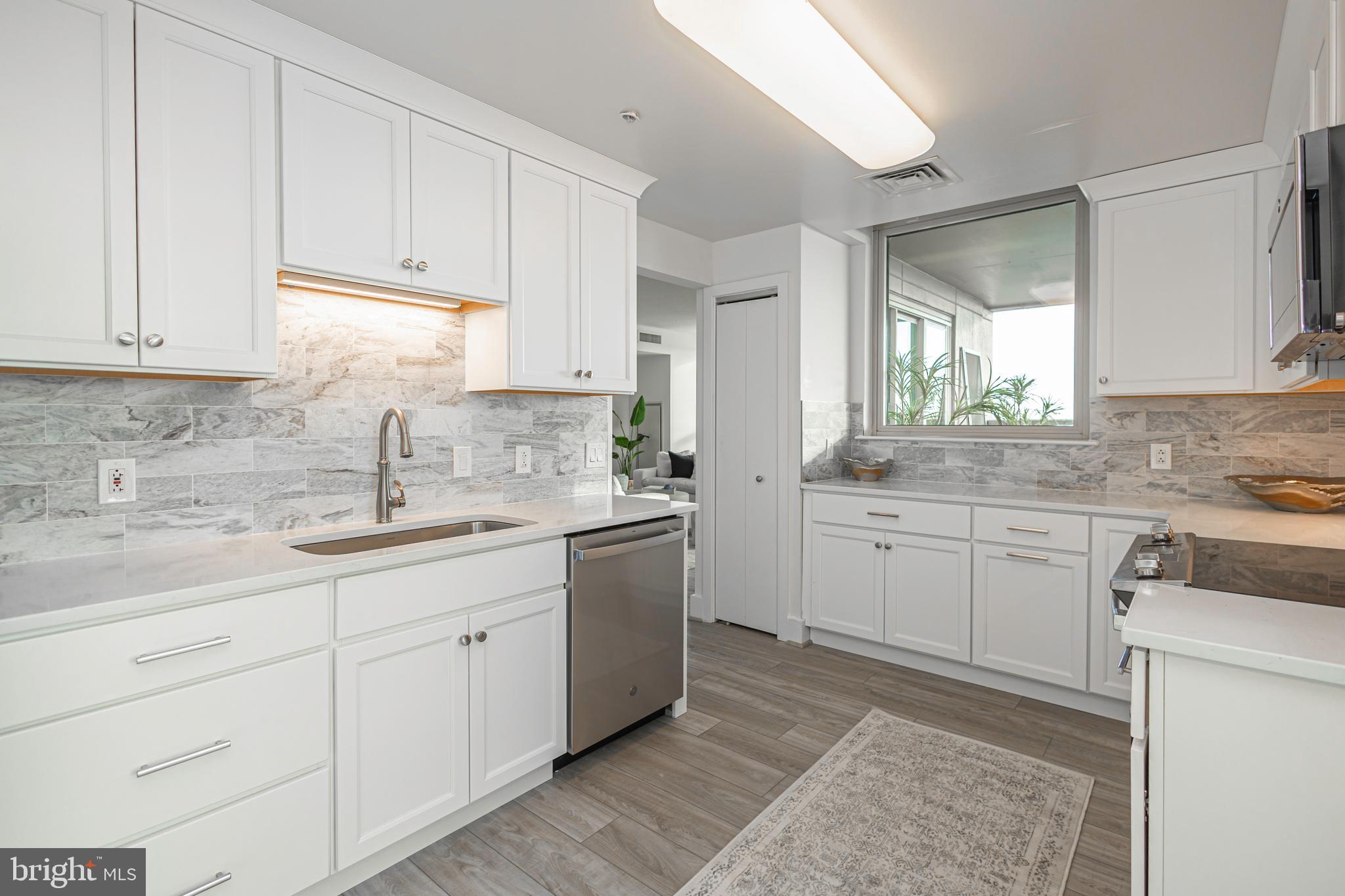 DOCKSIDE CONDOMINIUM - Residential