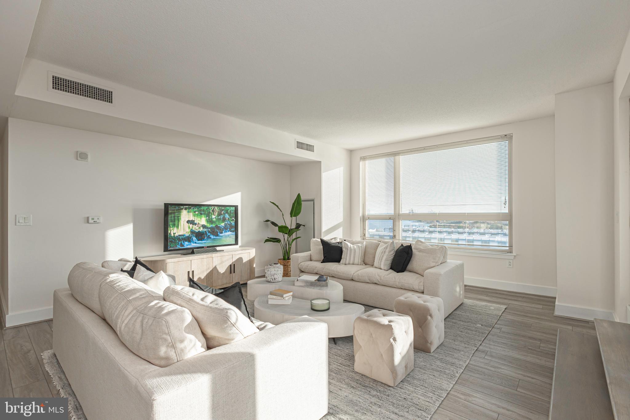 DOCKSIDE CONDOMINIUM - Residential