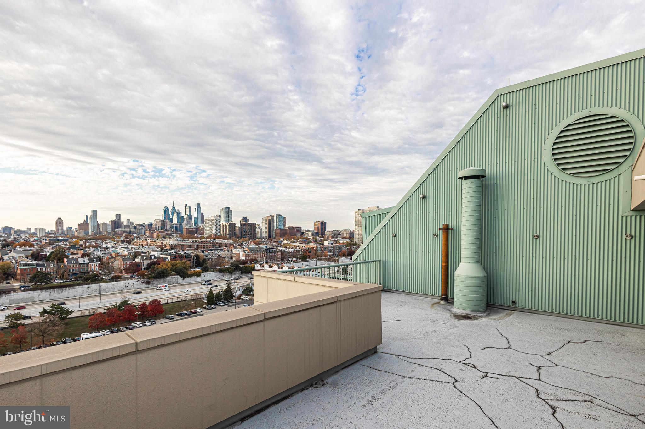 DOCKSIDE CONDOMINIUM - Residential