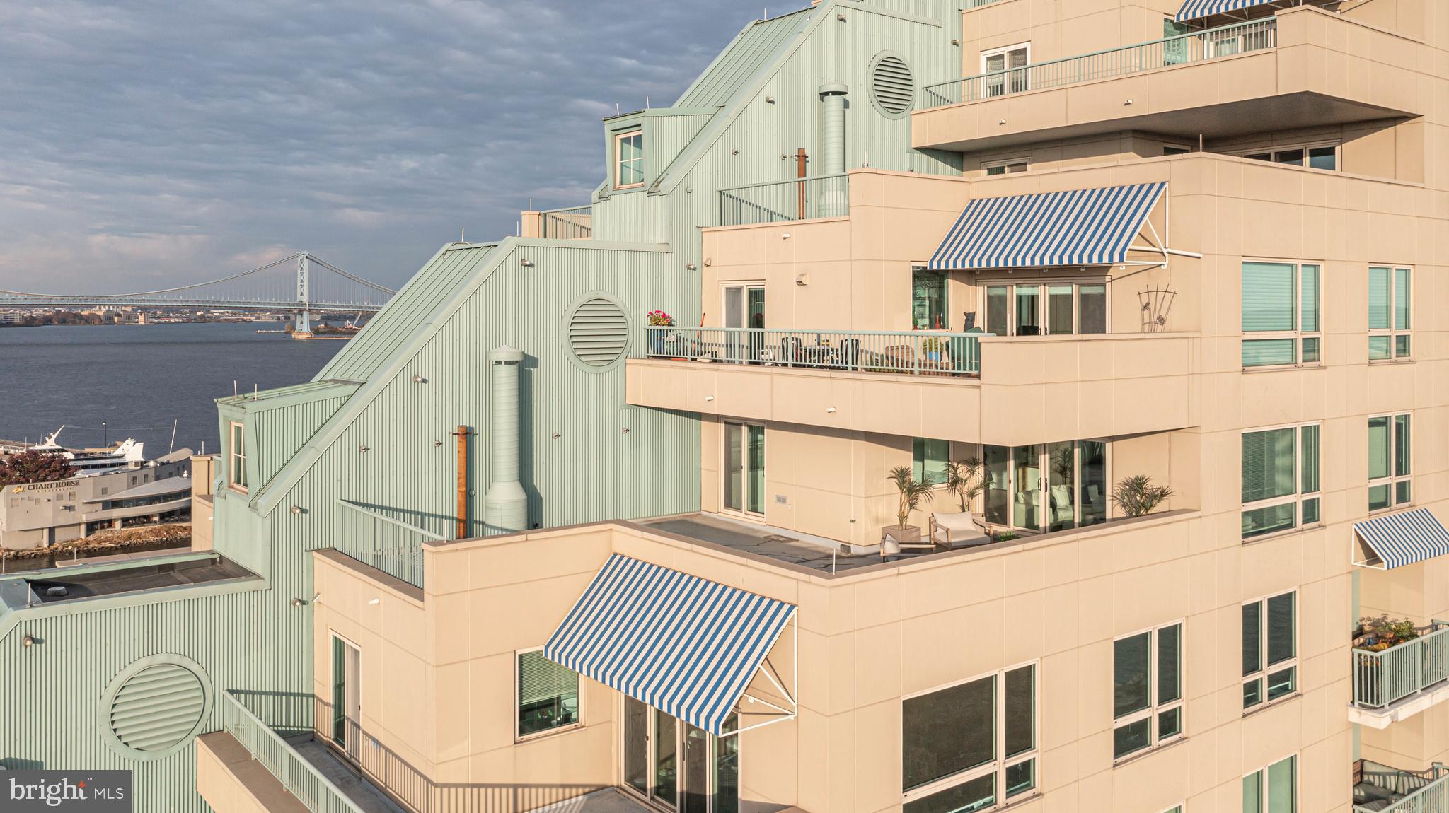 DOCKSIDE CONDOMINIUM - Residential