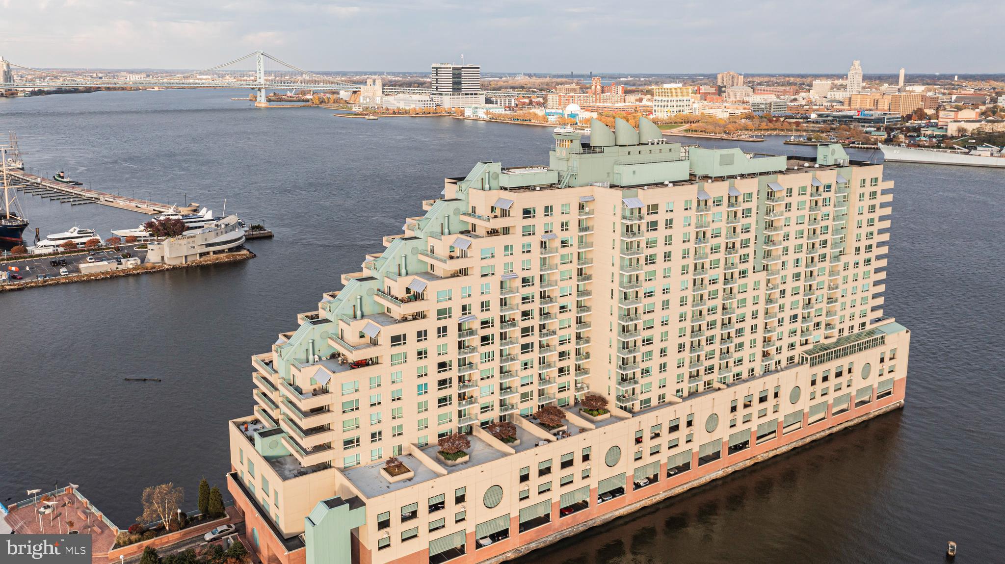 DOCKSIDE CONDOMINIUM - Residential