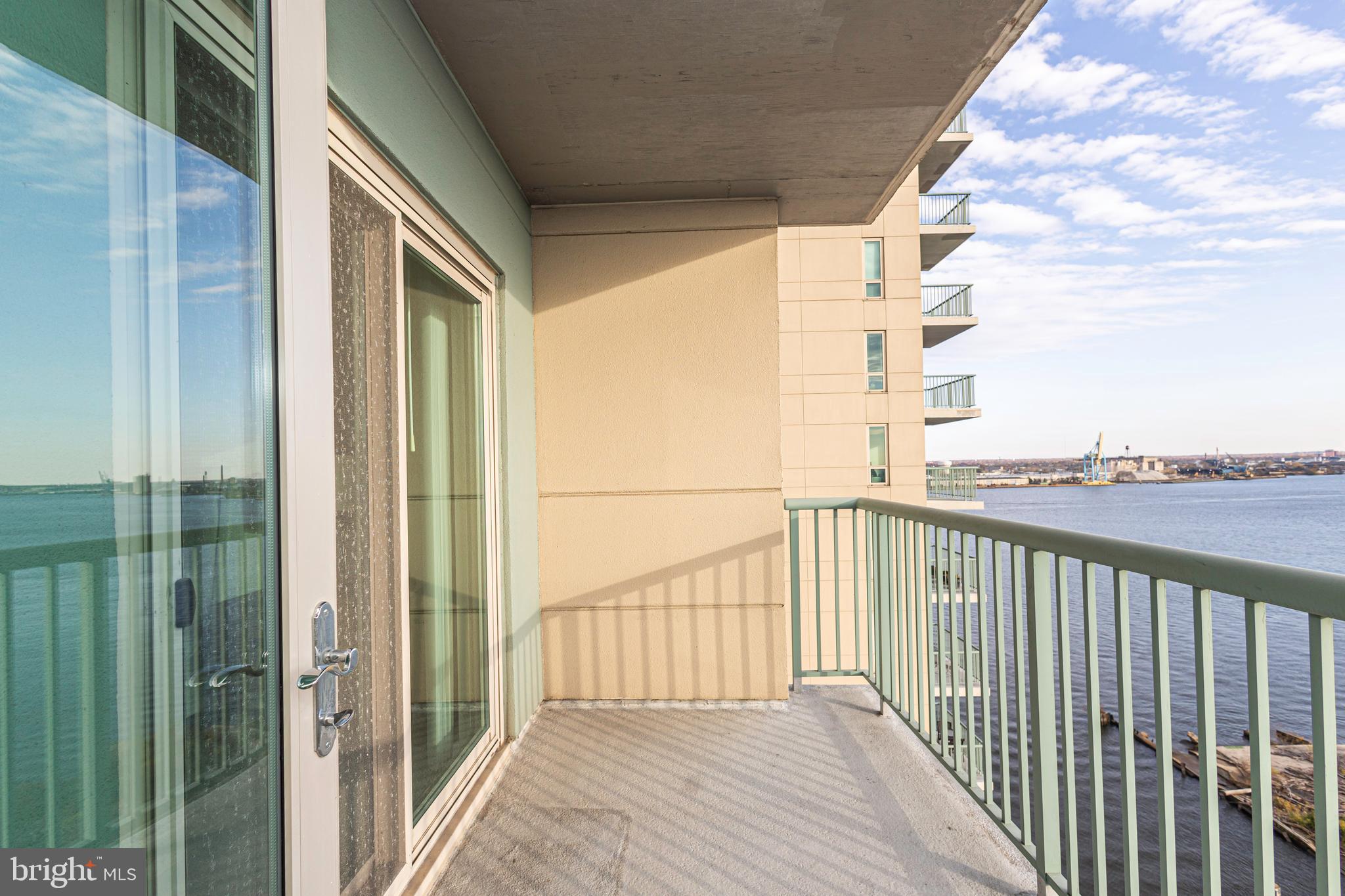 DOCKSIDE CONDOMINIUM - Residential