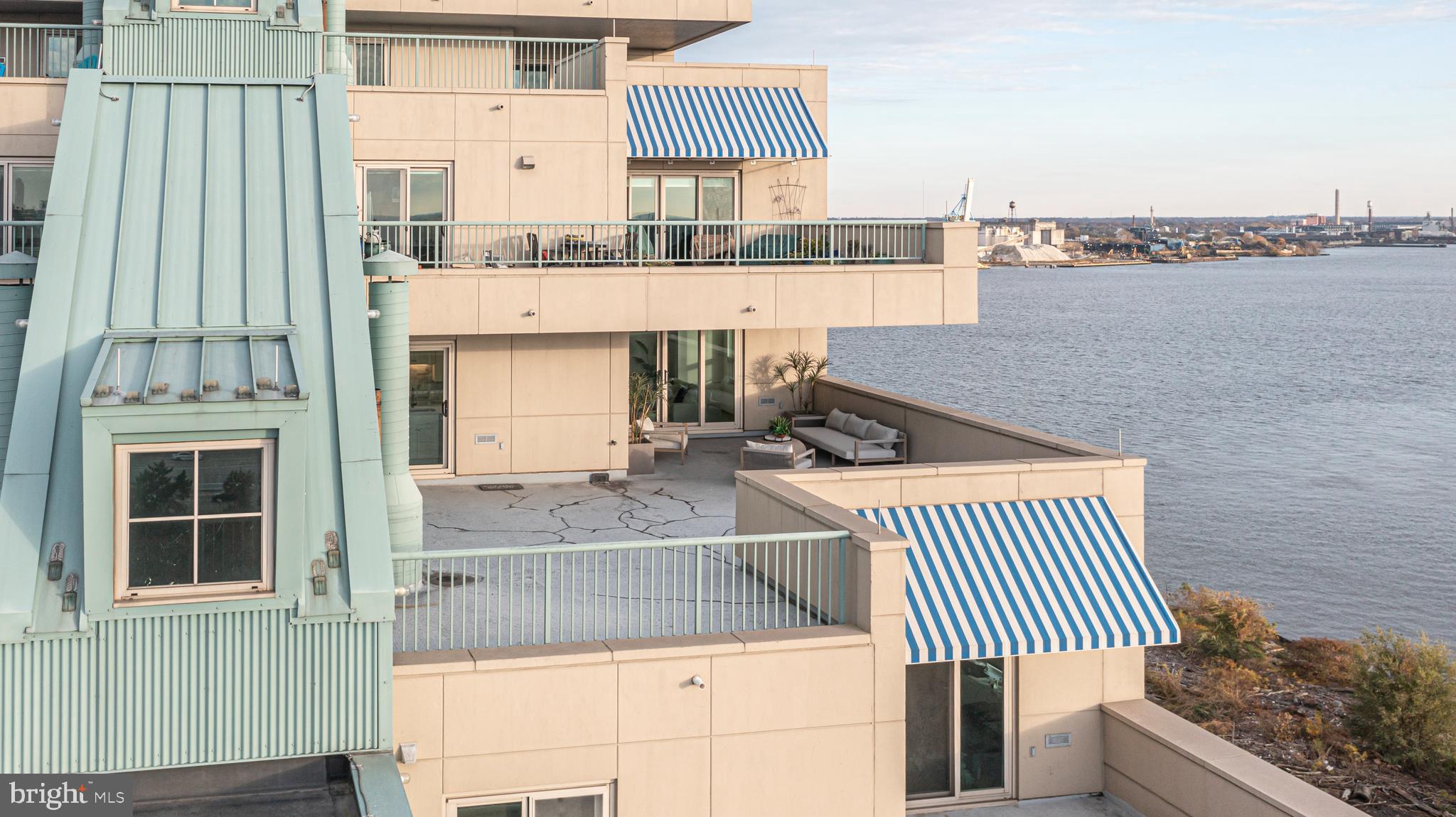 DOCKSIDE CONDOMINIUM - Residential