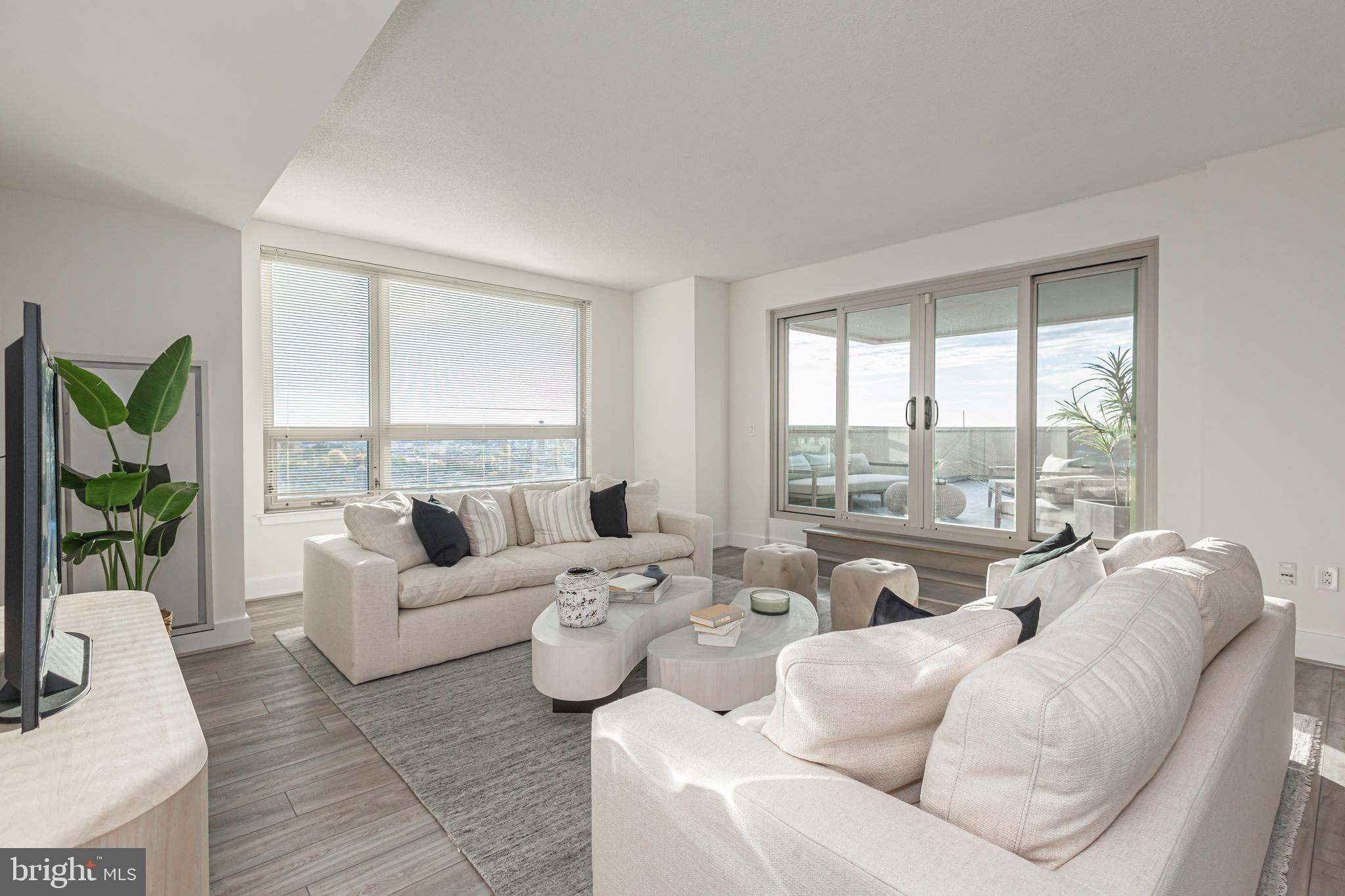 DOCKSIDE CONDOMINIUM - Residential