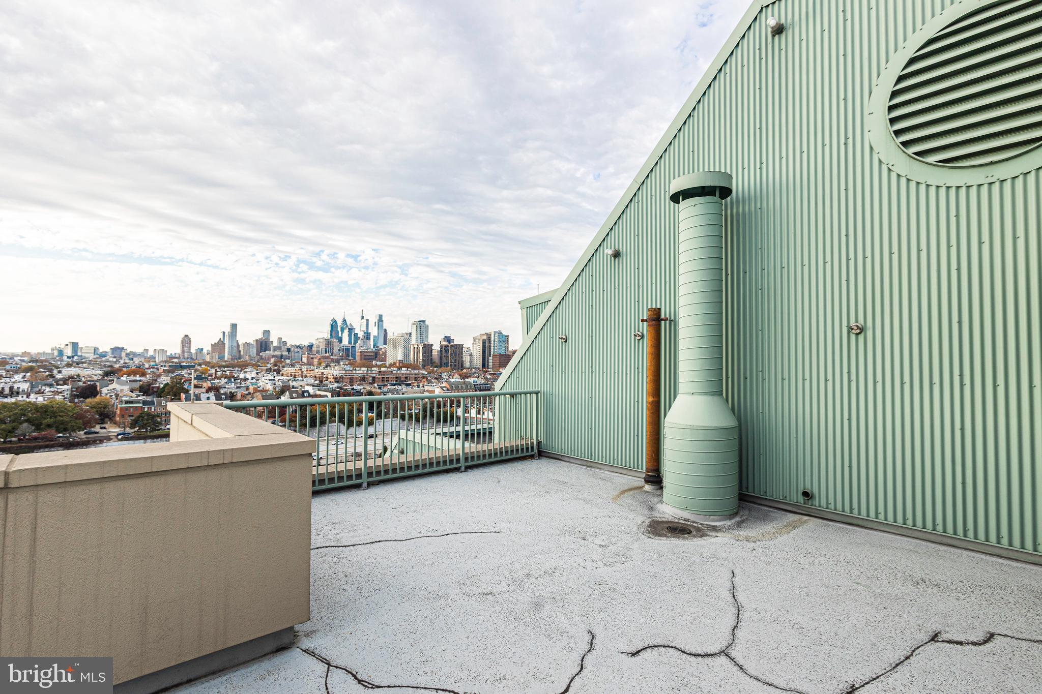 DOCKSIDE CONDOMINIUM - Residential