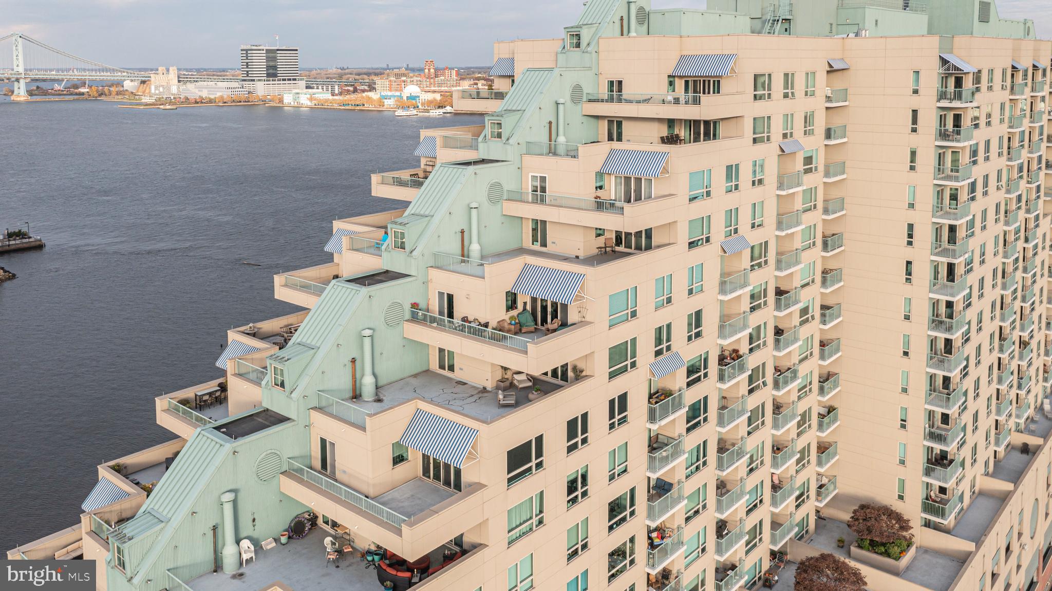 DOCKSIDE CONDOMINIUM - Residential