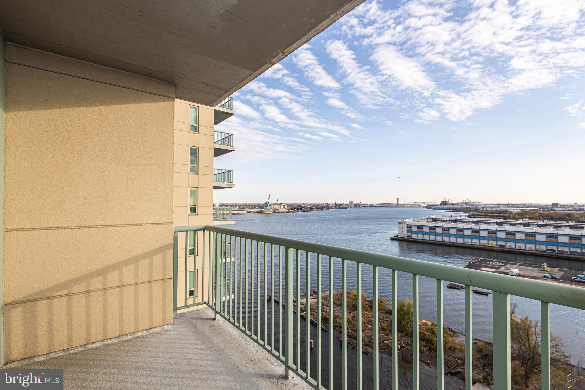 DOCKSIDE CONDOMINIUM - Residential