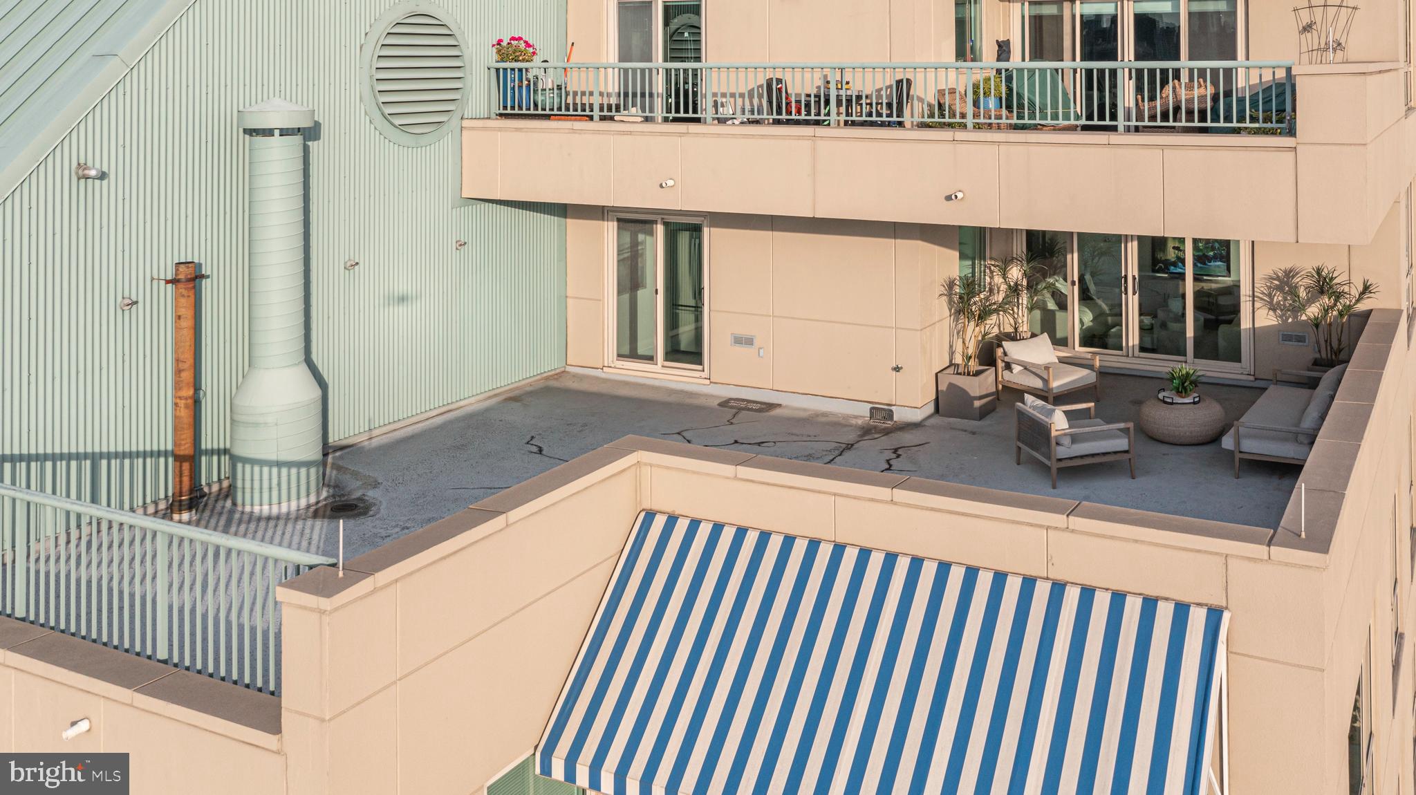 DOCKSIDE CONDOMINIUM - Residential
