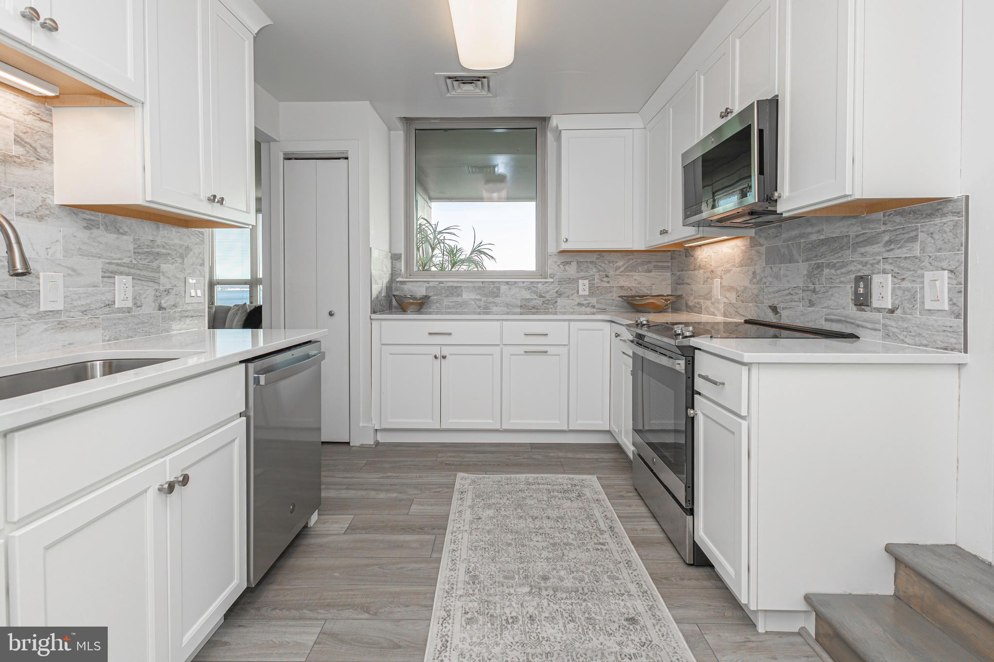 DOCKSIDE CONDOMINIUM - Residential