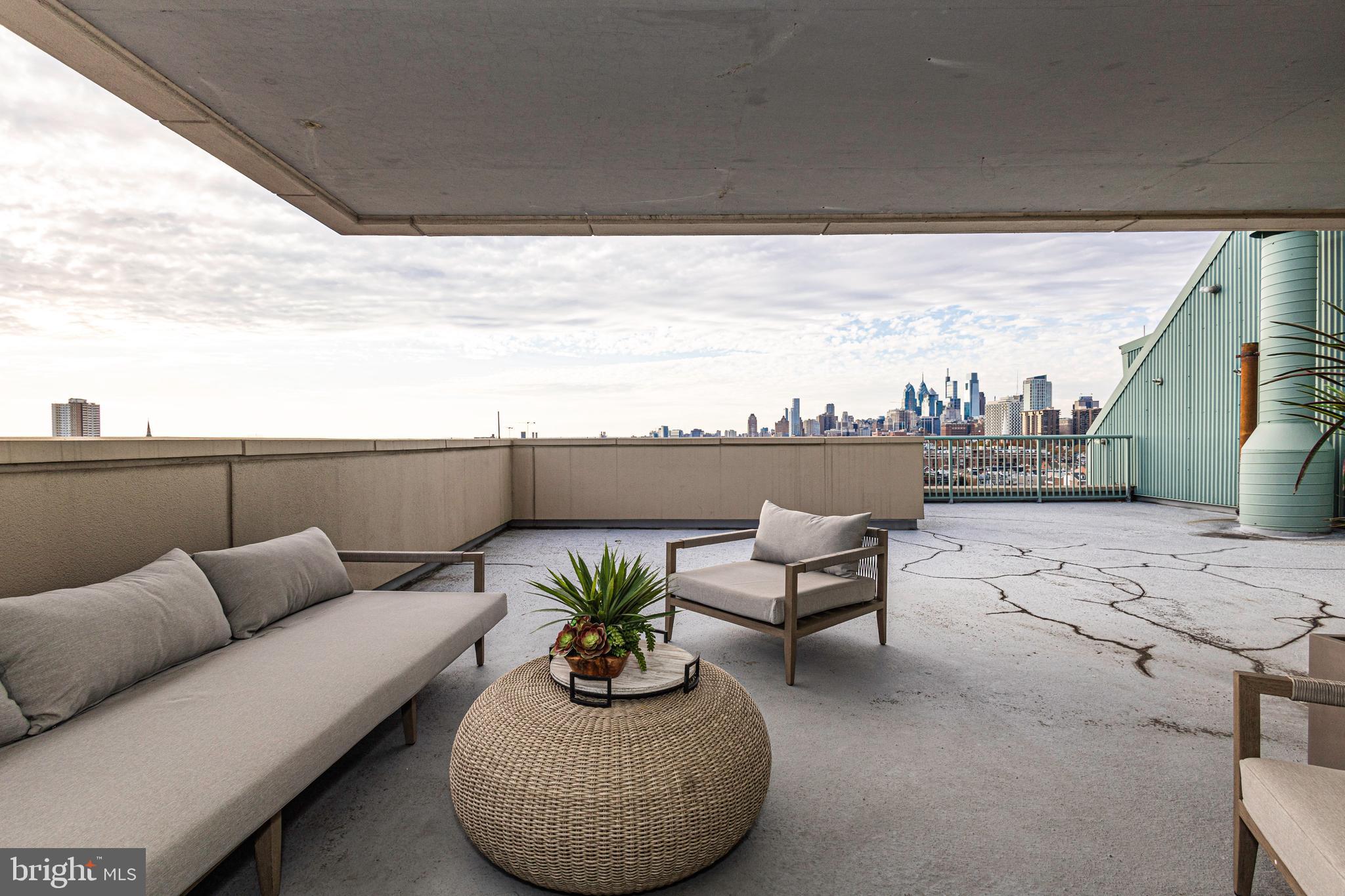 DOCKSIDE CONDOMINIUM - Residential