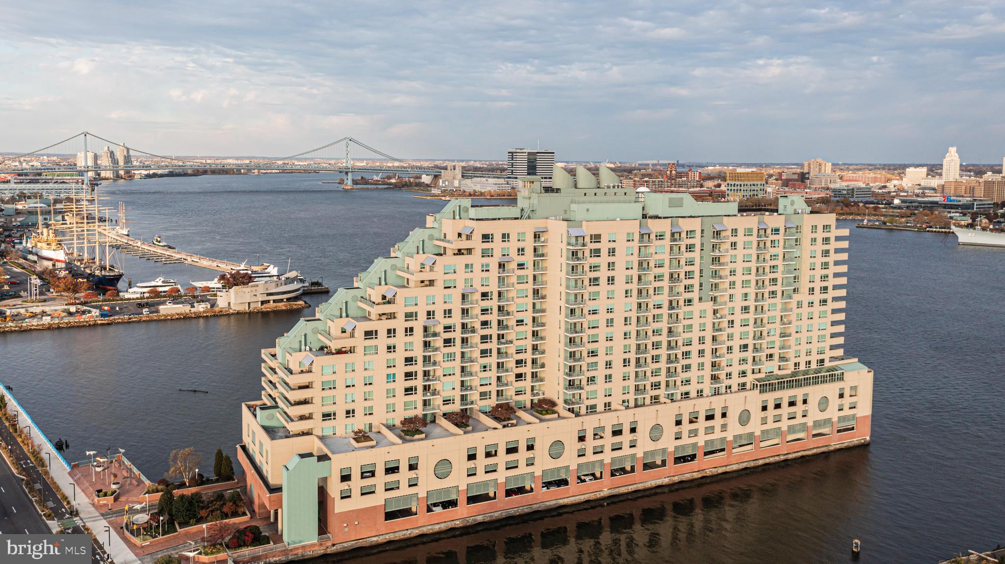 DOCKSIDE CONDOMINIUM - Residential