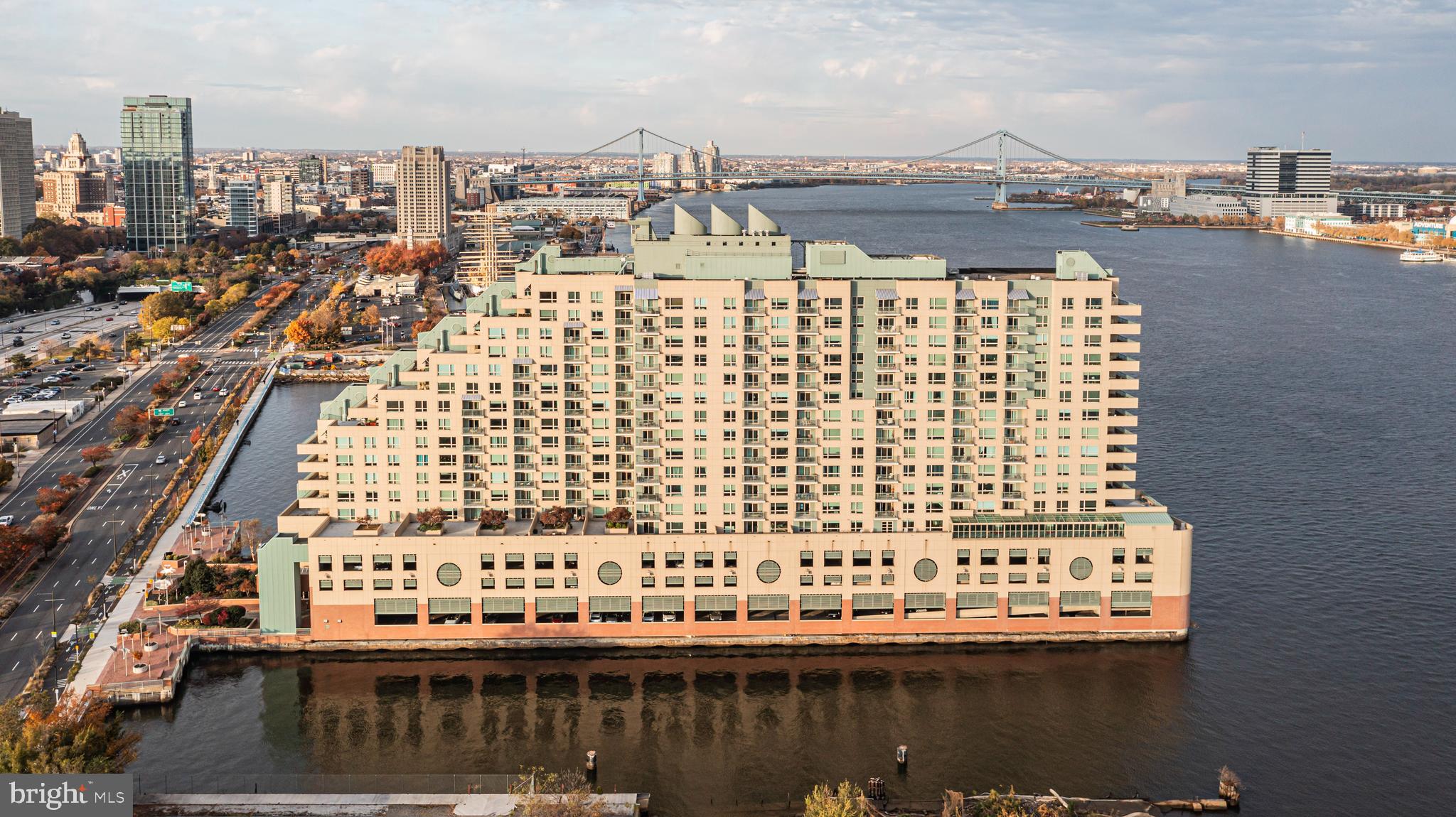 DOCKSIDE CONDOMINIUM - Residential