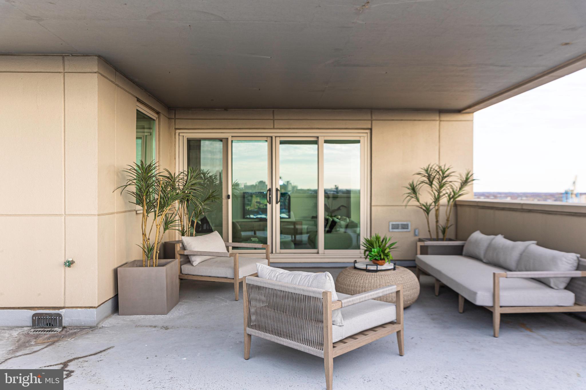 DOCKSIDE CONDOMINIUM - Residential