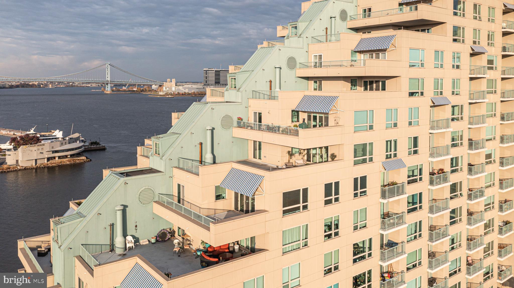 DOCKSIDE CONDOMINIUM - Residential