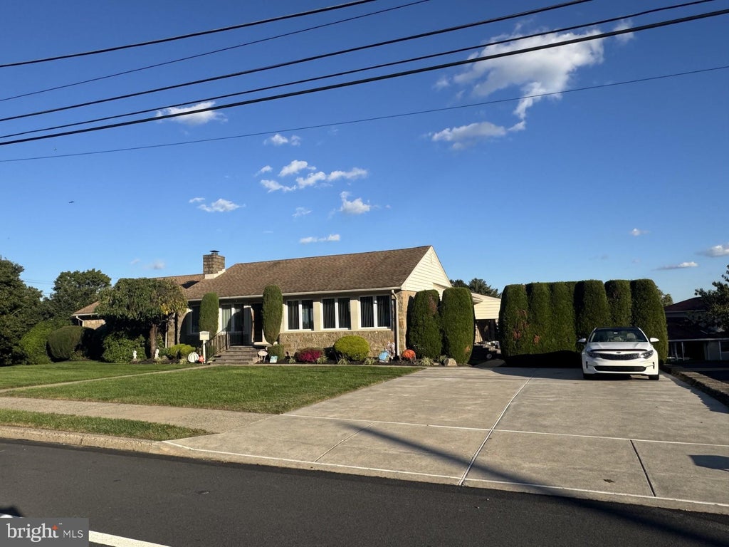 Photo of 1000 Welsh Road, PHILADELPHIA, PA 19115 (MLS # PAPH2679580)