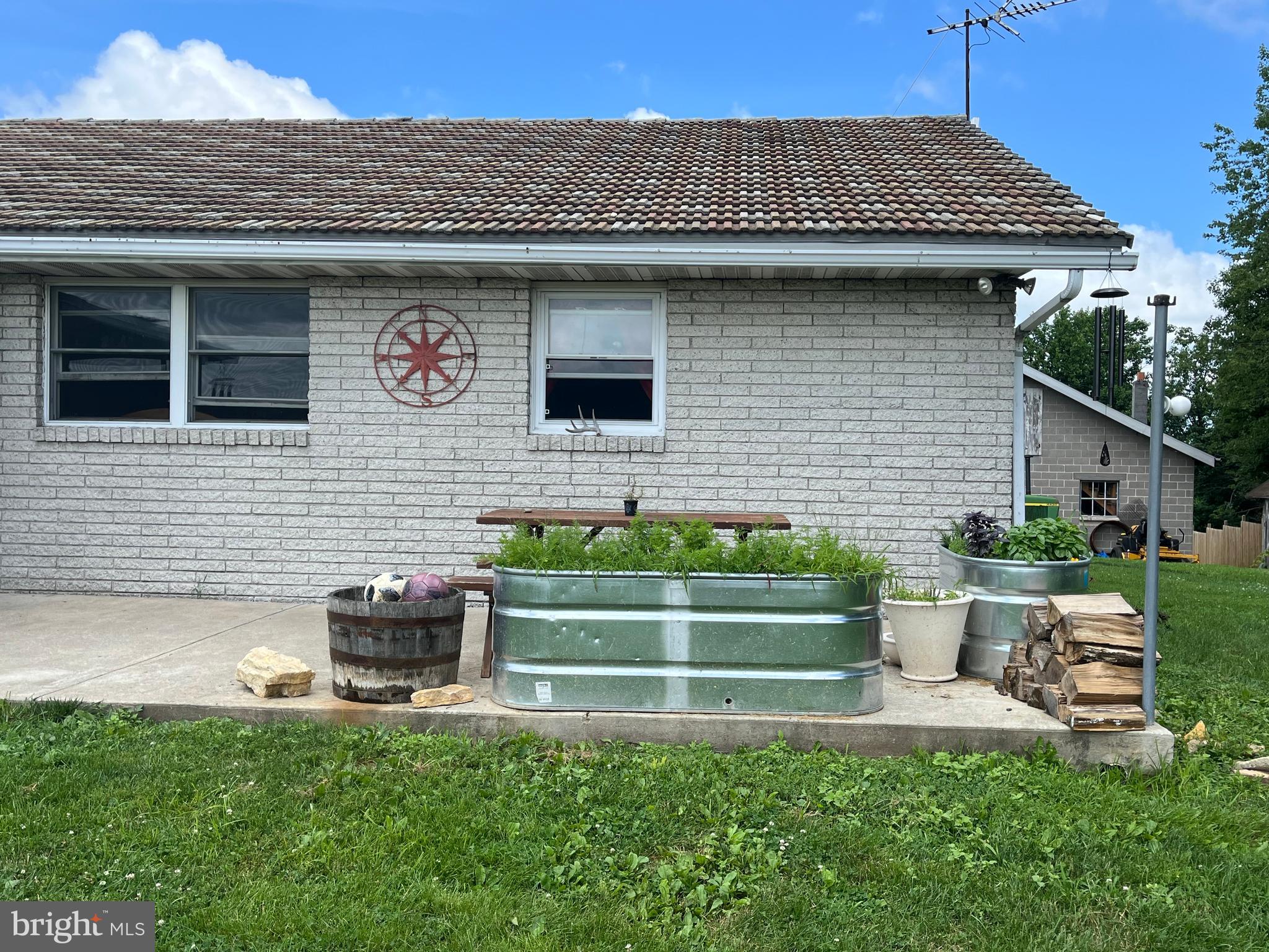 HIGH MEADOWS - Residential