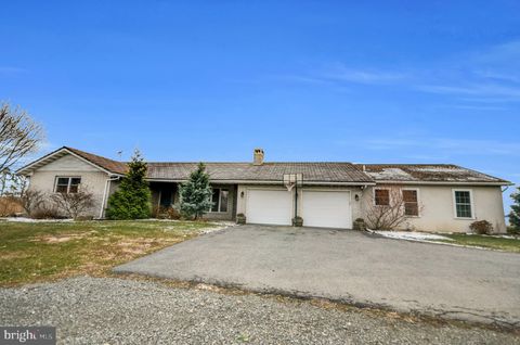 221 HARTMAN ROAD READING PA 19606