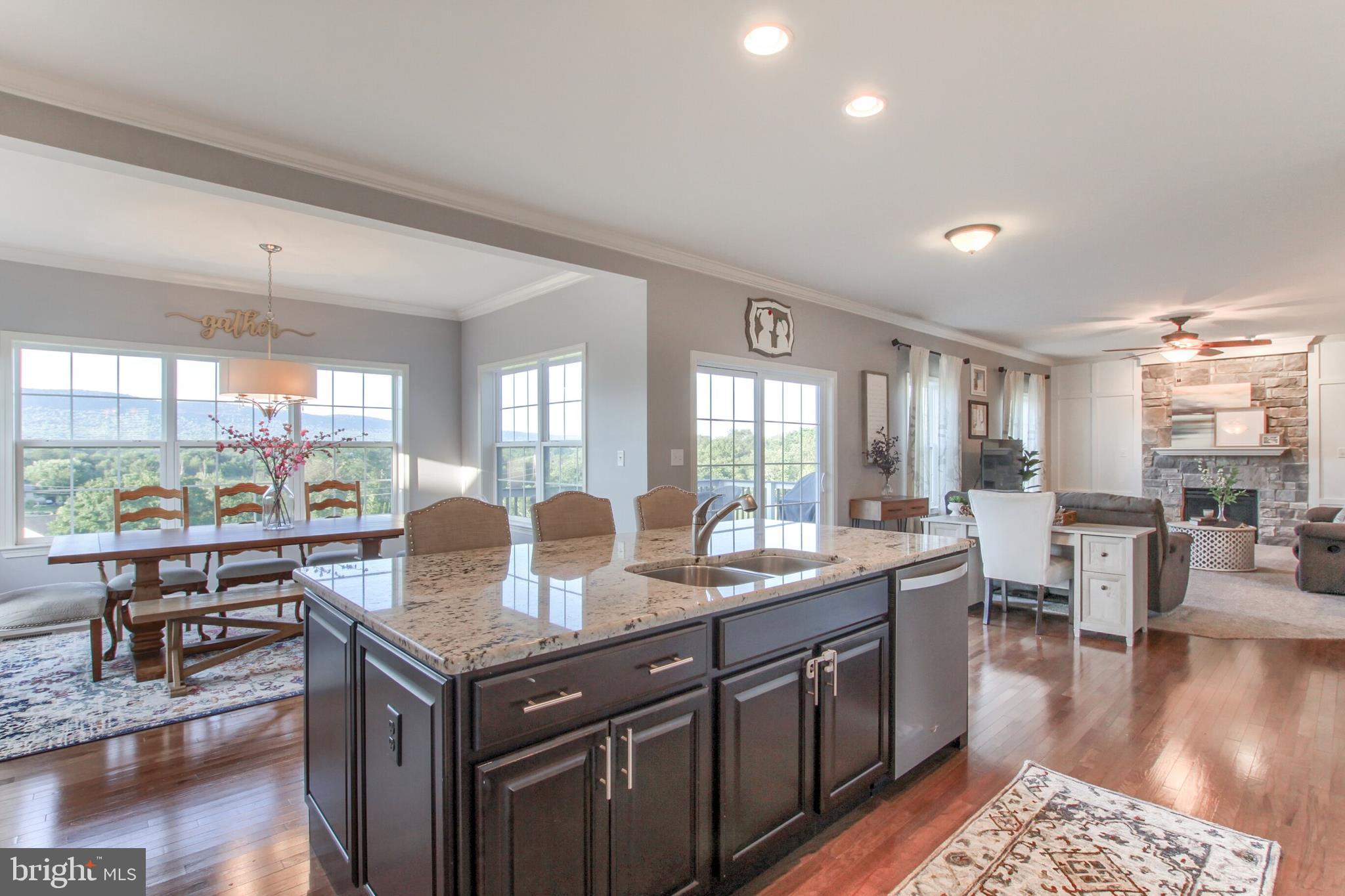 MOUNTAIN VIEW ESTATES - Residential
