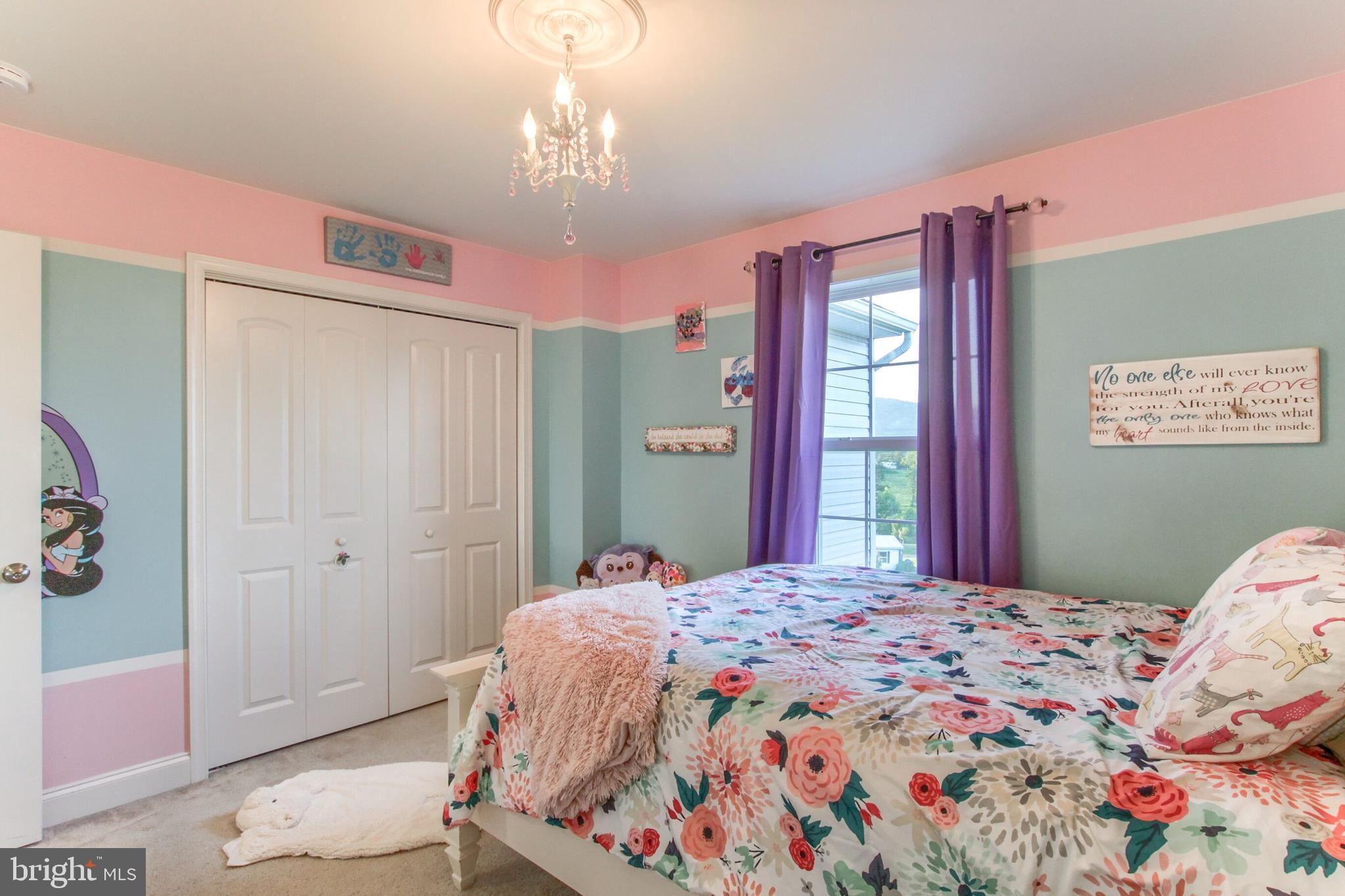 MOUNTAIN VIEW ESTATES - Residential