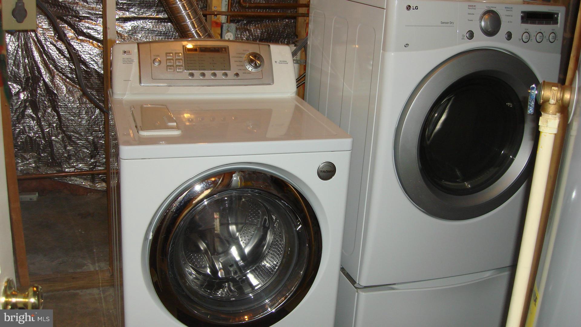 POTOMAC LAKES - Residential Lease