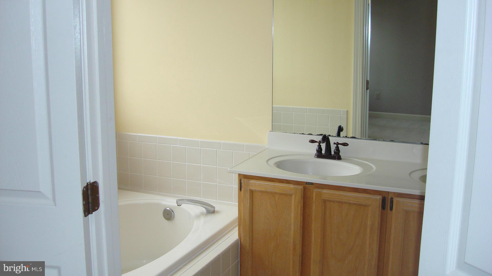 POTOMAC LAKES - Residential Lease