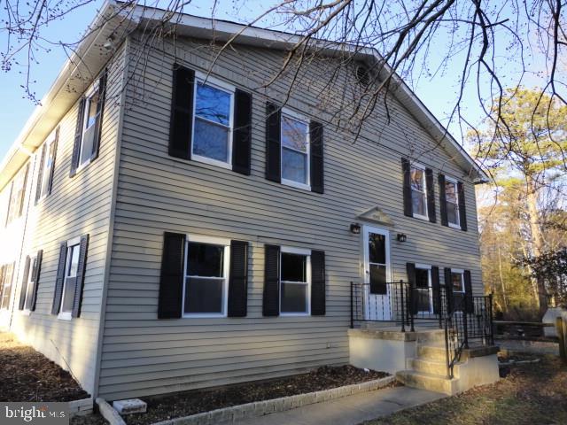 Three bedroom,2.5 bath, two level townhome awaiting the perfect tenants. CREDIT SCORE OF AT LEAST 575+ REQUIRED. INCOME REQUIREMENT $4200 PER MONTH, PET DEPOSIT BEGINS AT $500, NO CATS.