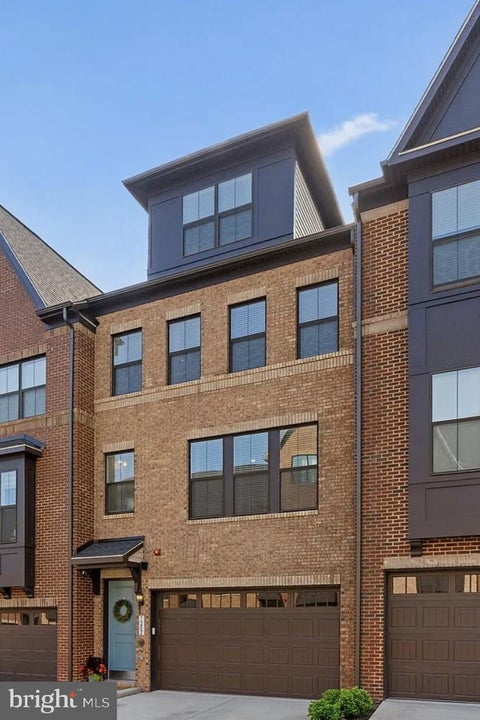 Townhouse For Sale - 7202 Mountaineer Drive<br/> ALEXANDRIA, VA 22306