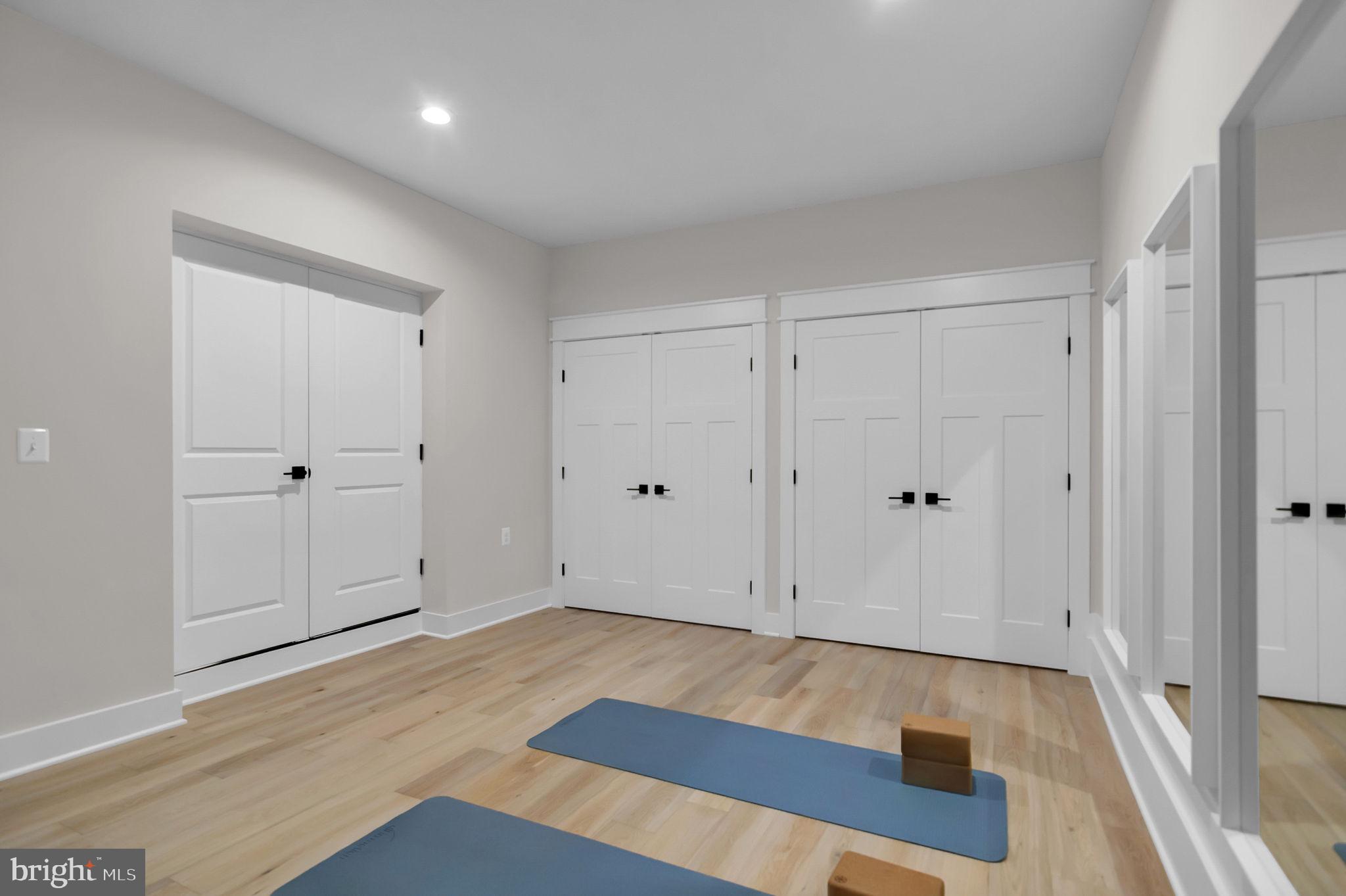 TUCKAHOE VILLAGE - Residential