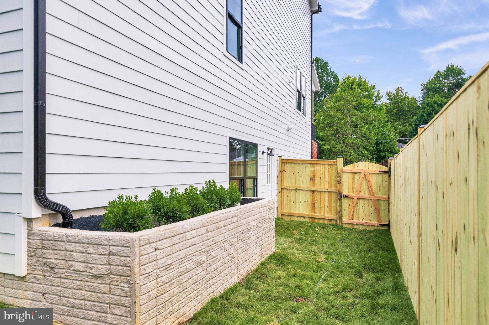 TUCKAHOE VILLAGE - Residential