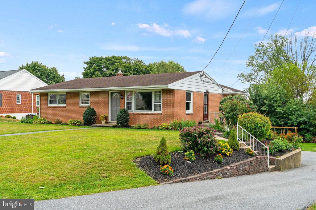 Photo of 406 E 28th Division Highway, LITITZ, PA 17543 (MLS # PALA2075750)