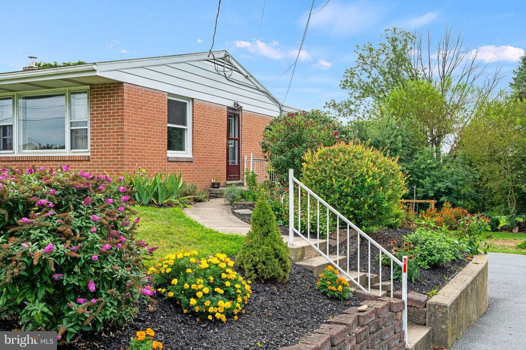 Photo of 406 E 28th Division Highway, LITITZ, PA 17543 (MLS # PALA2075750)