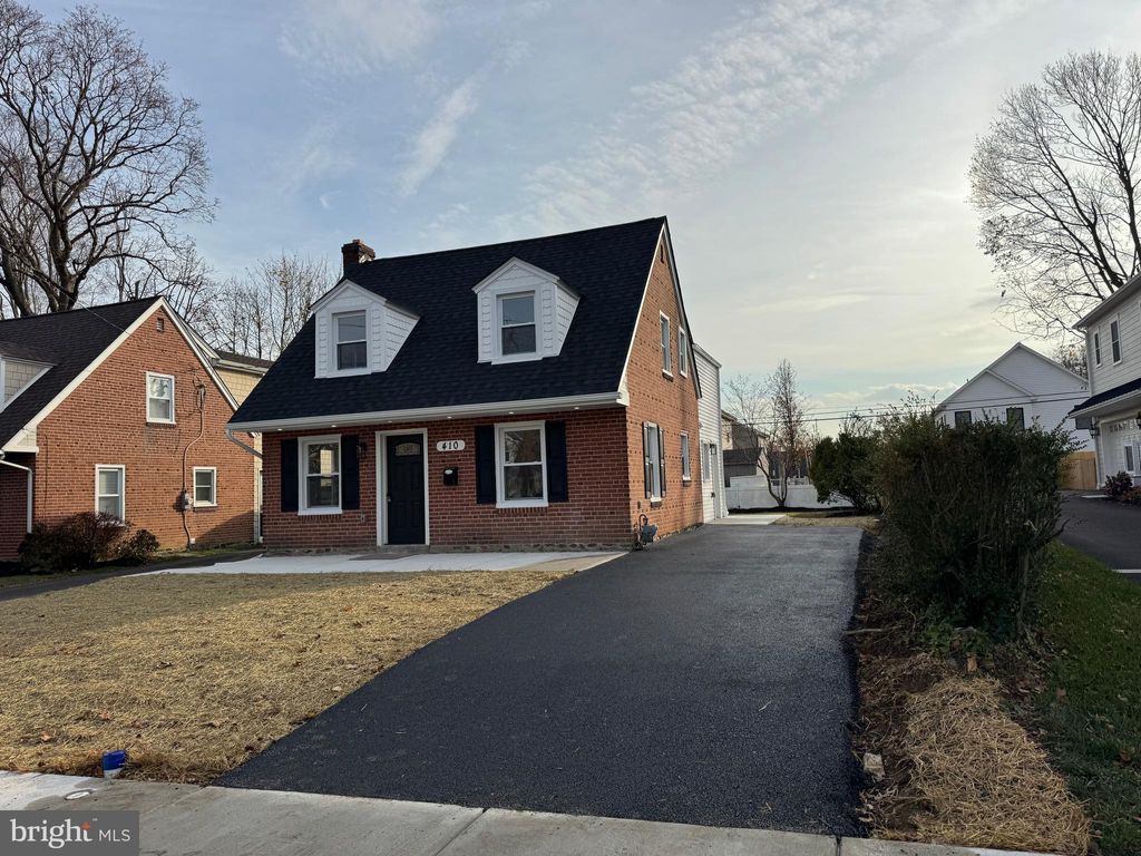 Photo of 410 E Jefferson Street, MEDIA, PA 19063 (MLS # PADE2104142)