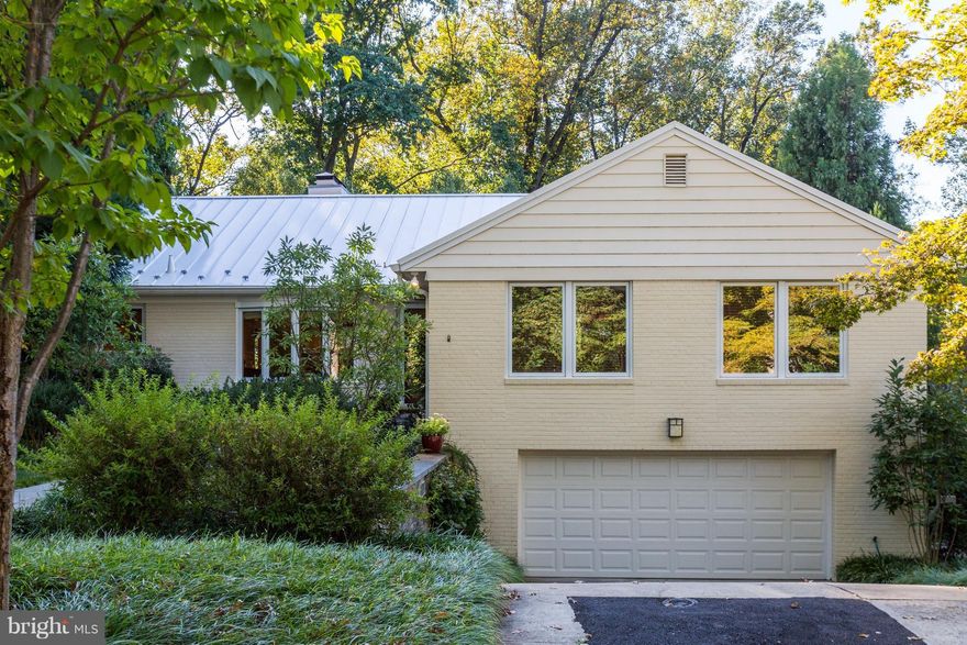 Beautiful contemporary overlooking Parkland, with top-of-the-line quality finishes.