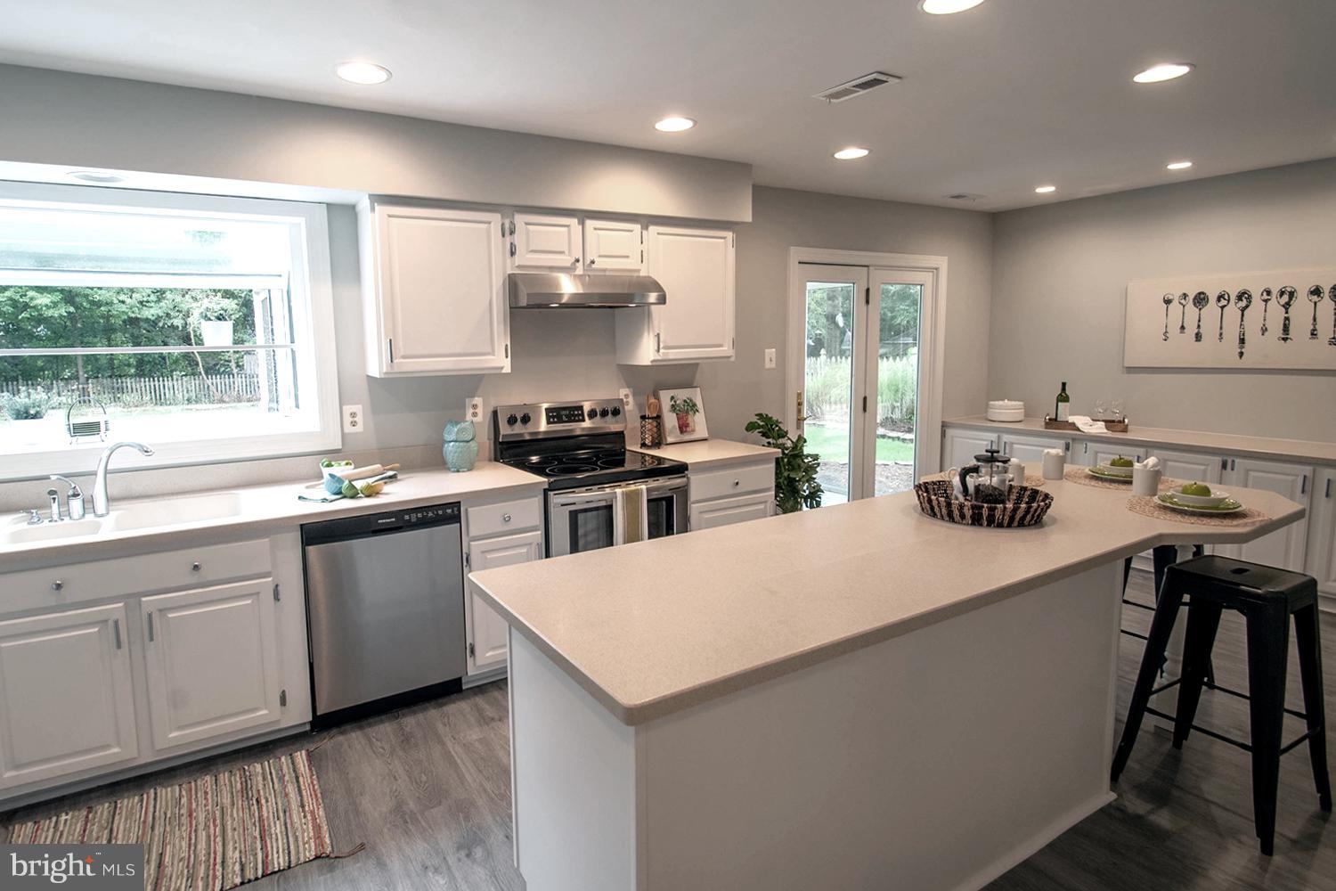 ANNAPOLIS COVE - Residential