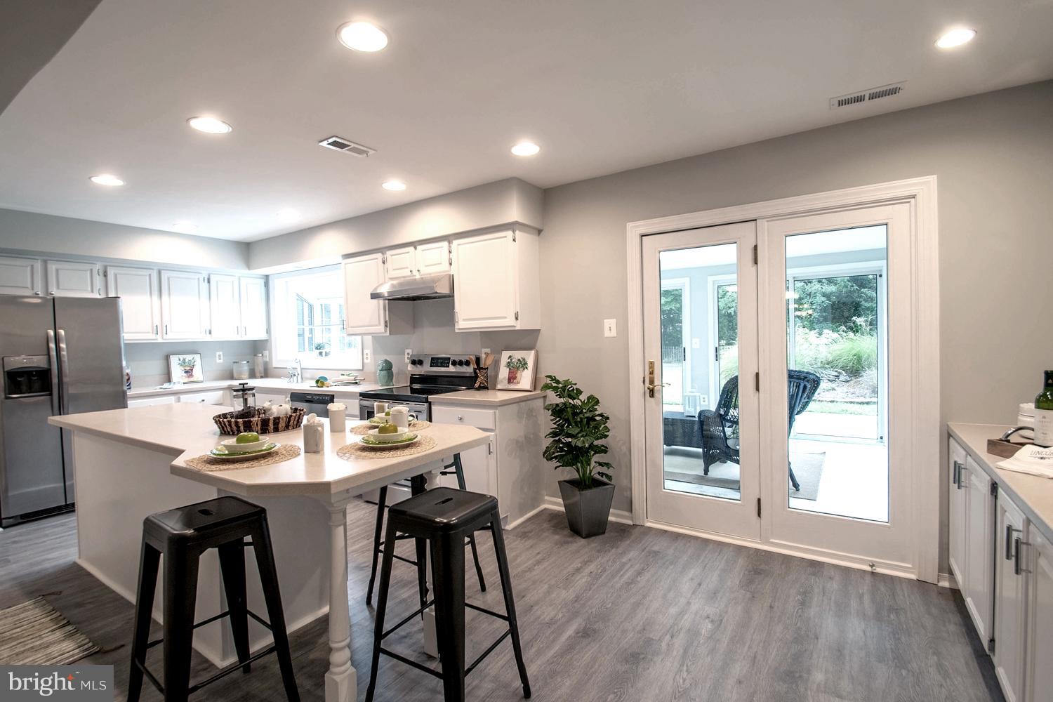 ANNAPOLIS COVE - Residential